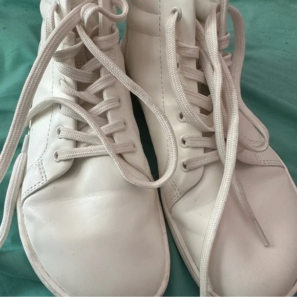 White High-Top Women's Sneakers - Clean Casual Style - Picture 2 of 6